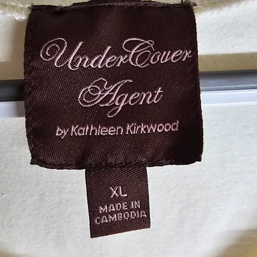 Cream Tank with Lace neckline - Picture 3 of 4
